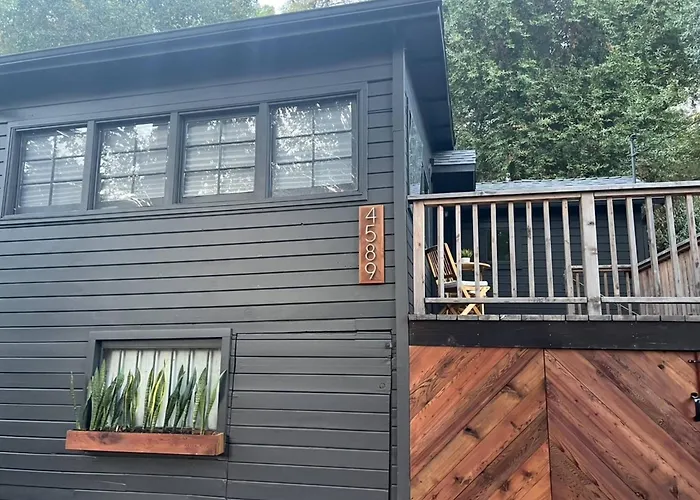 2 Queen Beds, Dog Friendly, Fenced In Yard